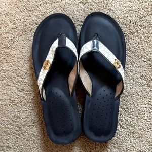 Nice Michael Kors flip flop size 8.5